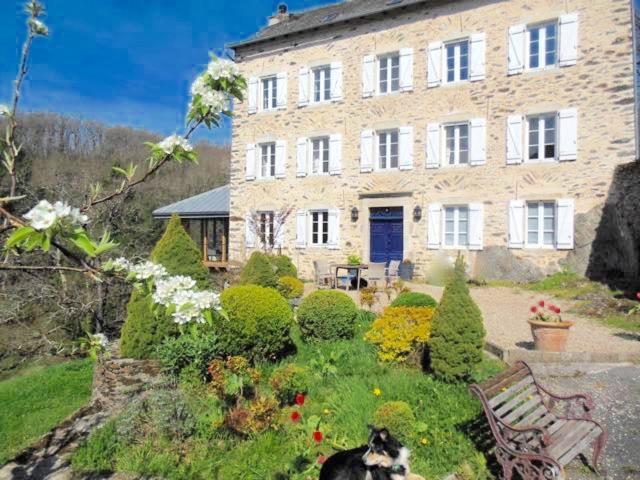 Le Couvent Bed & Breakfast Saint-Just-sur-Viaur Екстериор снимка